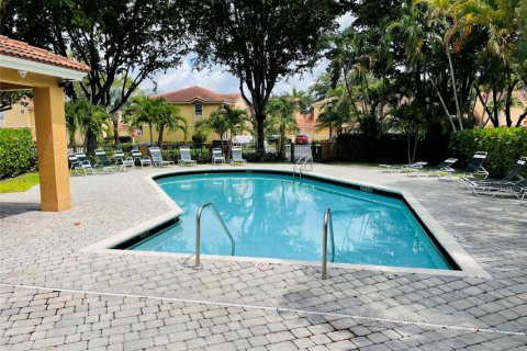 Casa en alquiler en Coral Springs, Florida, 4 dormitorios, 184.32 m2 № 1176976 - foto 1