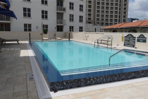 Condominio en venta en Coral Gables, Florida, 1 dormitorio, 82.31 m2 № 2063010 - foto 11