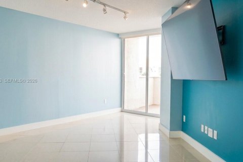 Condominio en venta en Coral Gables, Florida, 1 dormitorio, 82.31 m2 № 2063010 - foto 7