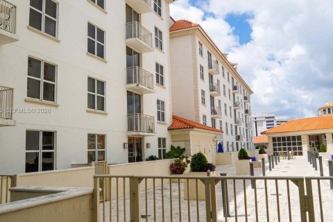 Condominio en venta en Coral Gables, Florida, 1 dormitorio, 82.31 m2 № 2063010 - foto 13