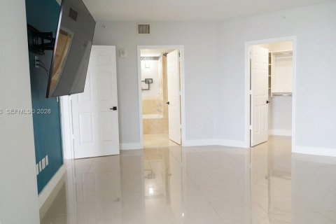 Condominio en venta en Coral Gables, Florida, 1 dormitorio, 82.31 m2 № 2063010 - foto 8