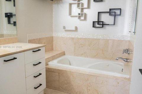 Condominio en venta en Coral Gables, Florida, 1 dormitorio, 82.31 m2 № 2063010 - foto 9