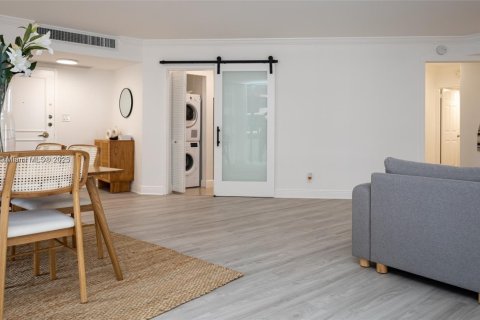 Condo in Miami Beach, Florida, 2 bedrooms  № 1729525 - photo 28