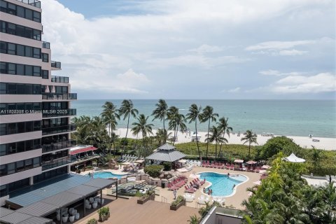 Condo in Miami Beach, Florida, 2 bedrooms  № 1729525 - photo 3