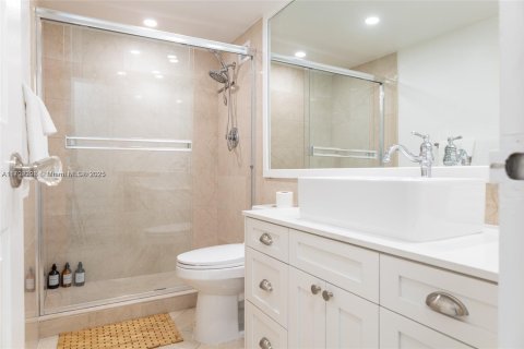 Condo in Miami Beach, Florida, 2 bedrooms  № 1729525 - photo 14