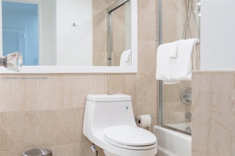 Condo in Miami Beach, Florida, 2 bedrooms  № 1729525 - photo 10