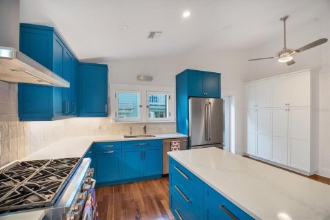 Villa ou maison à louer à Sarasota, Floride: 3 chambres, 142.23 m2 № 829069 - photo 9