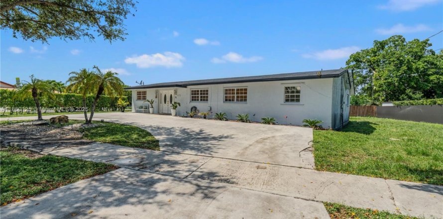 Casa en Miami, Florida 4 dormitorios, 196.95 m2 № 1857199