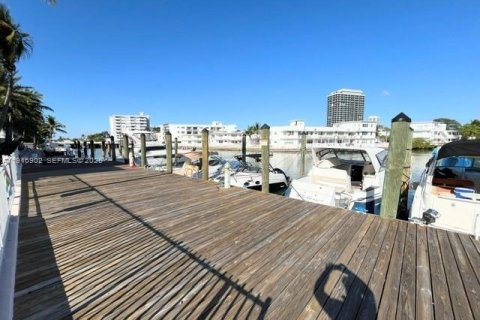 Купить кондоминиум в Майами-Бич, Флорида 1 спальня, 69.03м2, № 2003226 - фото 2