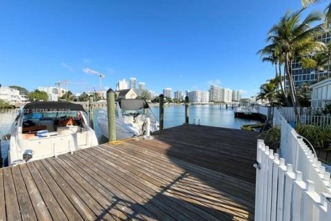 Кондоминиум с 1 спальней в Майами-Бич, Флорида № 2003226