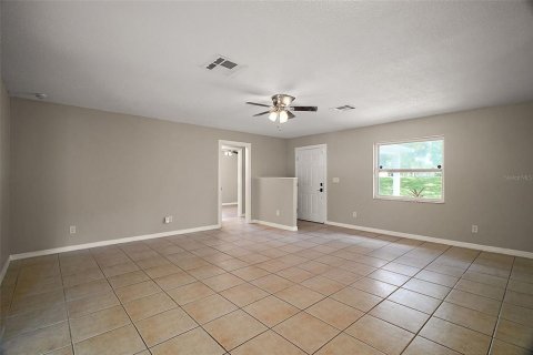Casa en venta en Clermont, Florida, 4 dormitorios, 179.49 m2 № 1838133 - foto 5