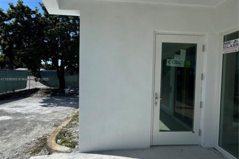 Commercial property in Hollywood, Florida № 1864668 - photo 3
