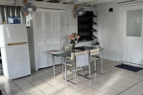 Immobilier commercial à vendre à Hialeah, Floride: 301.75 m2 № 2046439 - photo 10