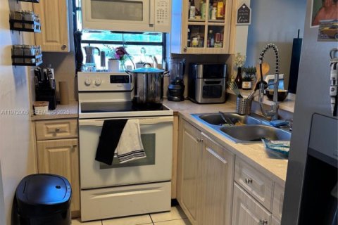 Immobilier commercial à vendre à Hialeah, Floride: 301.75 m2 № 2046439 - photo 6