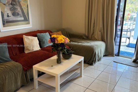 Immobilier commercial à vendre à Hialeah, Floride: 301.75 m2 № 2046439 - photo 2