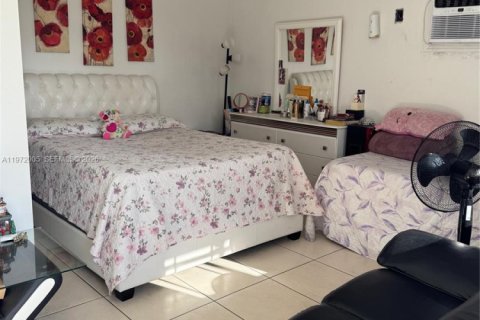 Immobilier commercial à vendre à Hialeah, Floride: 301.75 m2 № 2046439 - photo 9