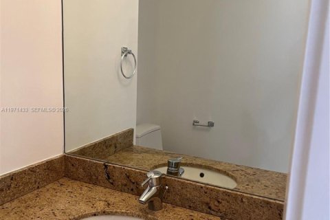 Condominio en venta en Sunny Isles Beach, Florida, 1 dormitorio, 82.03 m2 № 2033284 - foto 17