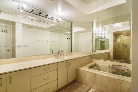 Copropriété à vendre à Aventura, Floride: 3 chambres, 176.51 m2 № 1862279 - photo 12