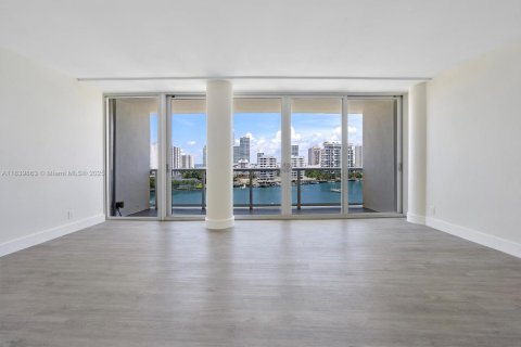 Condo in Miami Beach, Florida  № 1831131 - photo 7