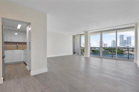 Condo in Miami Beach, Florida  № 1831131 - photo 2