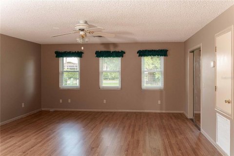 Casa en venta en Lady Lake, Florida, 2 dormitorios, 202.71 m2 № 1911476 - foto 19