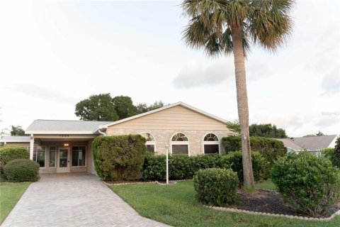 Casa en venta en Lady Lake, Florida, 2 dormitorios, 202.71 m2 № 1911476 - foto 1