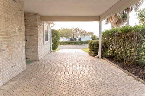 House in Lady Lake, Florida 2 bedrooms, 202.71 sq.m. № 1911476 - photo 6