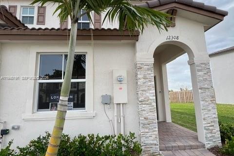 Townhouse in Miami, Florida 3 bedrooms, 127.55 sq.m. № 2060167 - photo 4