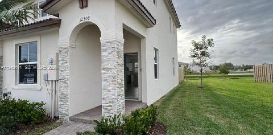 Townhouse in Miami, Florida 3 bedrooms, 127.55 sq.m. № 2060167