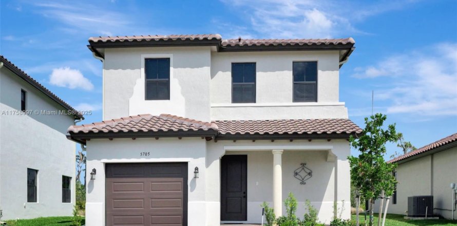House in Ave Maria, Florida 3 bedrooms № 1692650