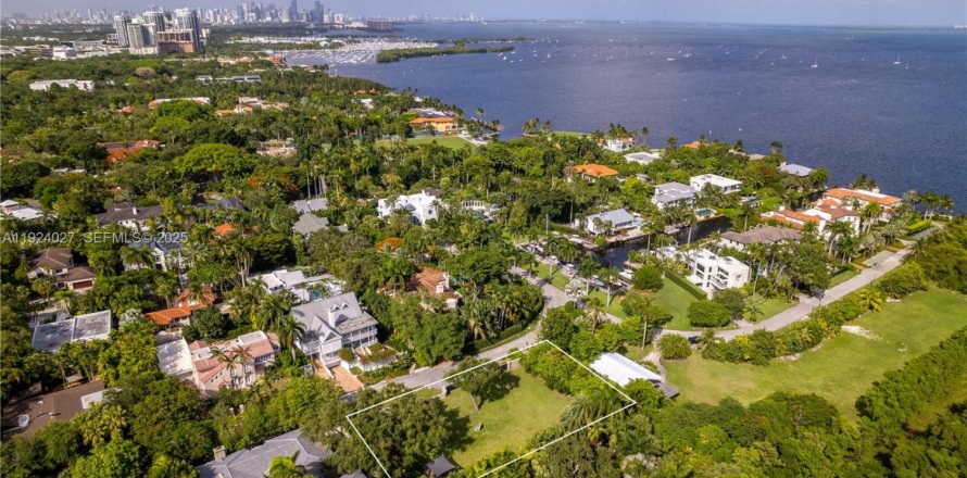 Terreno en Miami, Florida № 1982887