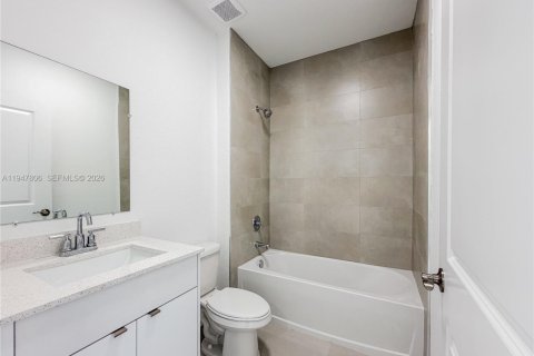 Купить коммерческую недвижимость в Майами, Флорида № 2004226 - фото 8