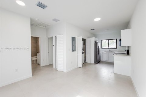 Купить коммерческую недвижимость в Майами, Флорида № 2004226 - фото 4