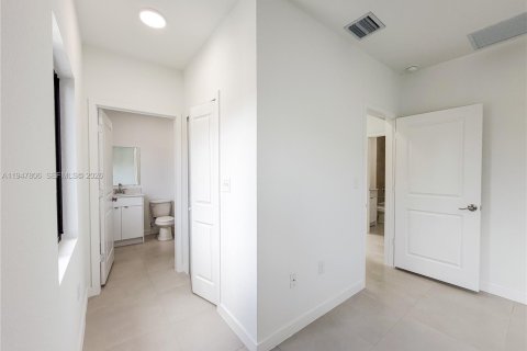 Купить коммерческую недвижимость в Майами, Флорида № 2004226 - фото 11