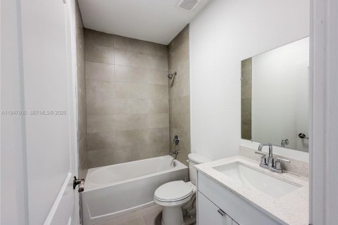 Купить коммерческую недвижимость в Майами, Флорида № 2004226 - фото 13