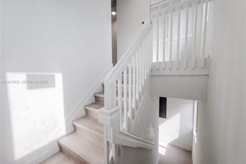 Купить коммерческую недвижимость в Майами, Флорида № 2004226 - фото 7