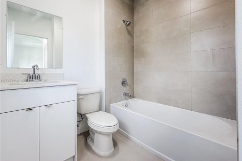 Купить коммерческую недвижимость в Майами, Флорида № 2004226 - фото 12