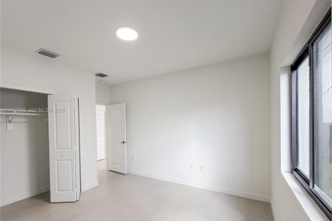 Купить коммерческую недвижимость в Майами, Флорида № 2004226 - фото 17