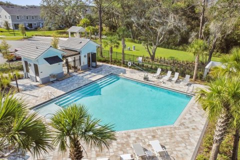 Townhouse in Wesley Chapel, Florida 3 bedrooms, 153.29 sq.m. № 2207688 - photo 5