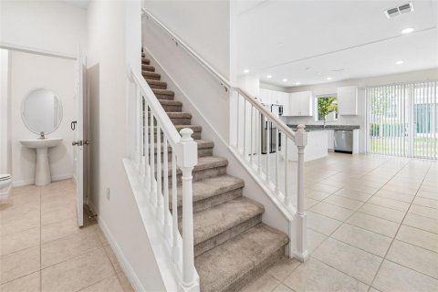 Townhouse in Wesley Chapel, Florida 3 bedrooms, 153.29 sq.m. № 2207688 - photo 19