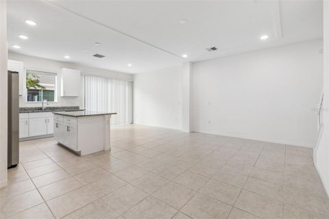Townhouse in Wesley Chapel, Florida 3 bedrooms, 153.29 sq.m. № 2207688 - photo 23
