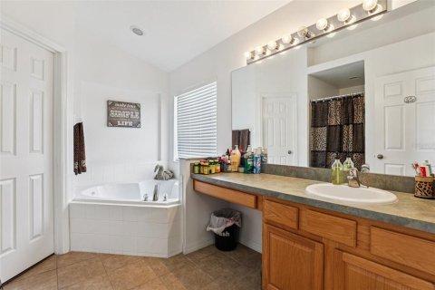 House in Haines City, Florida 4 bedrooms, 180.23 sq.m. № 1852585 - photo 18