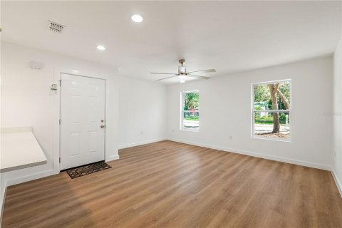 House in New Port Richey, Florida 3 bedrooms, 111.48 sq.m. № 1780758 - photo 3