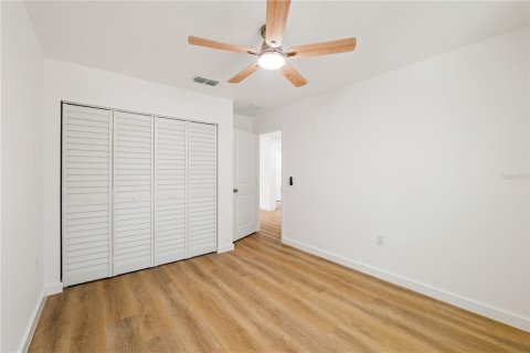 House in New Port Richey, Florida 3 bedrooms, 111.48 sq.m. № 1780758 - photo 13