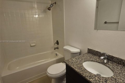 Condo in Doral, Florida, 2 bedrooms  № 1973841 - photo 9