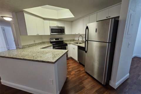 Condo in Doral, Florida, 2 bedrooms  № 1973841 - photo 1