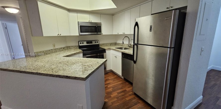 Condo in Doral, Florida, 2 bedrooms  № 1973841