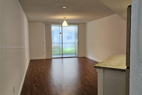 Condo in Doral, Florida, 2 bedrooms  № 1973841 - photo 3