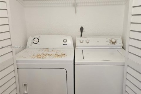 Condo in Doral, Florida, 2 bedrooms  № 1973841 - photo 10