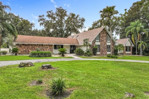 House in Ocala, Florida 5 bedrooms, 402.55 sq.m. № 1917357 - photo 1